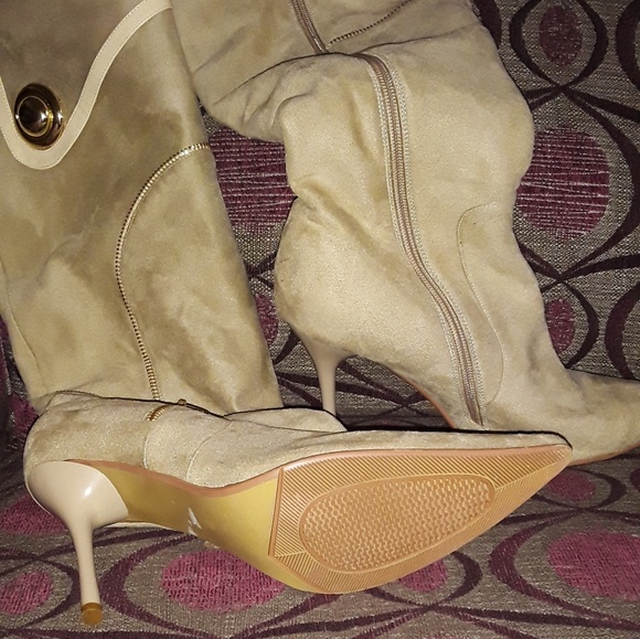 Boots - Picture 3 of 4